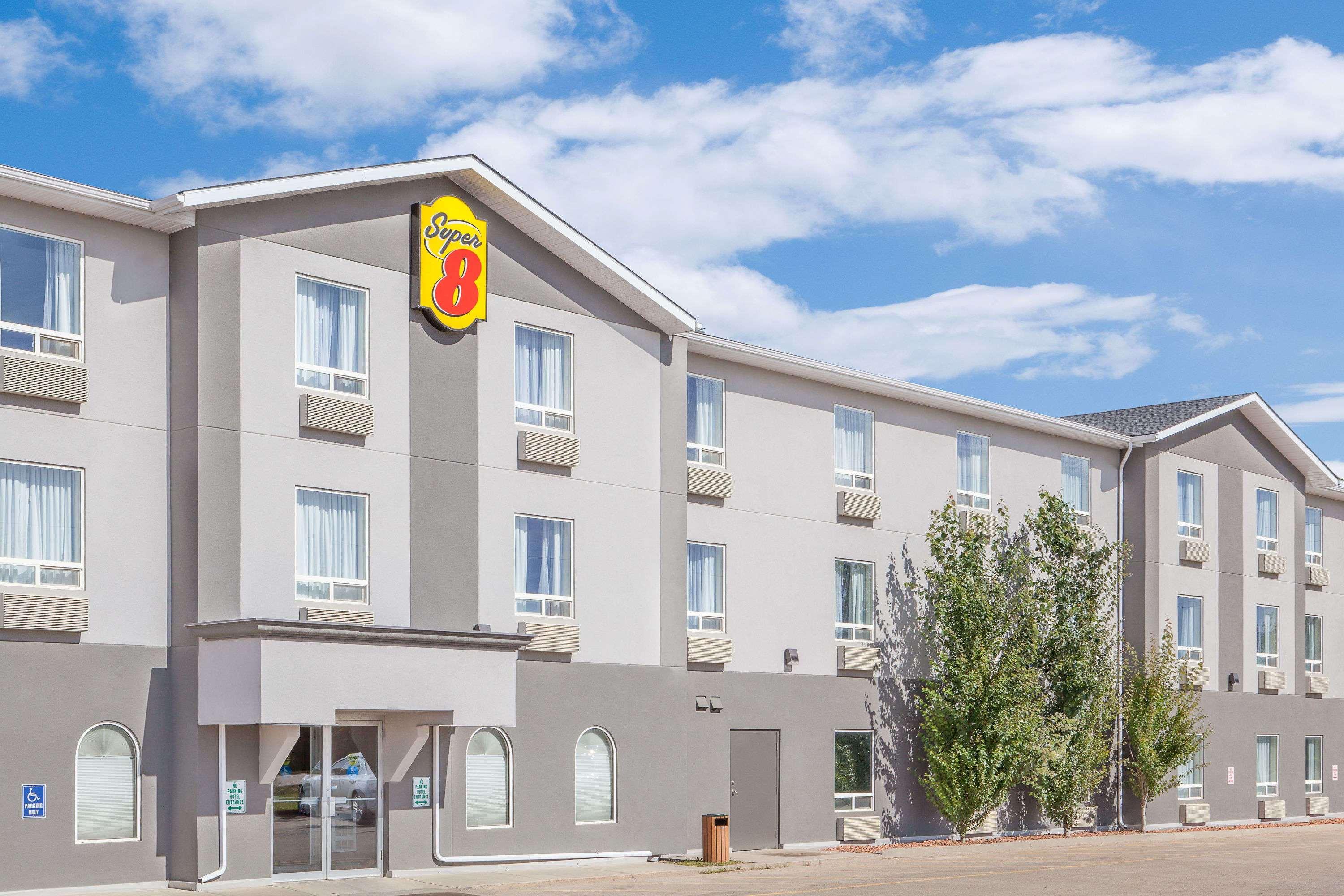 מלון Super 8 By Wyndham Athabasca Ab מראה חיצוני תמונה